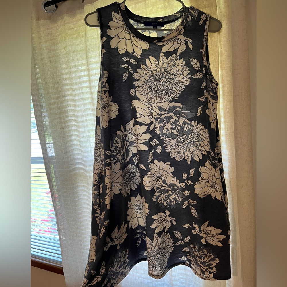 Cute mini dress Apt 9 size medium. Good condition